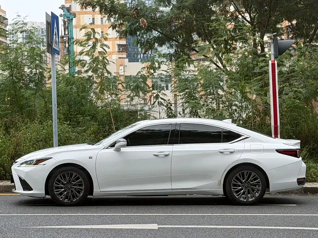 Lexus ES — миниатюра 2
