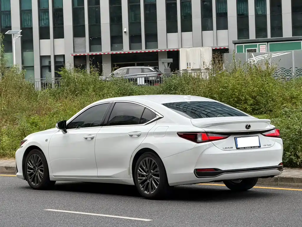 Lexus ES — миниатюра 3