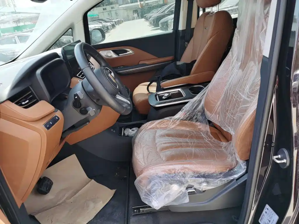 Hongqi Hongqi HQ9 PHEV — миниатюра 11