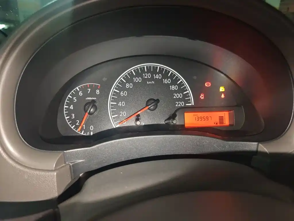 Nissan Sunny — миниатюра 7