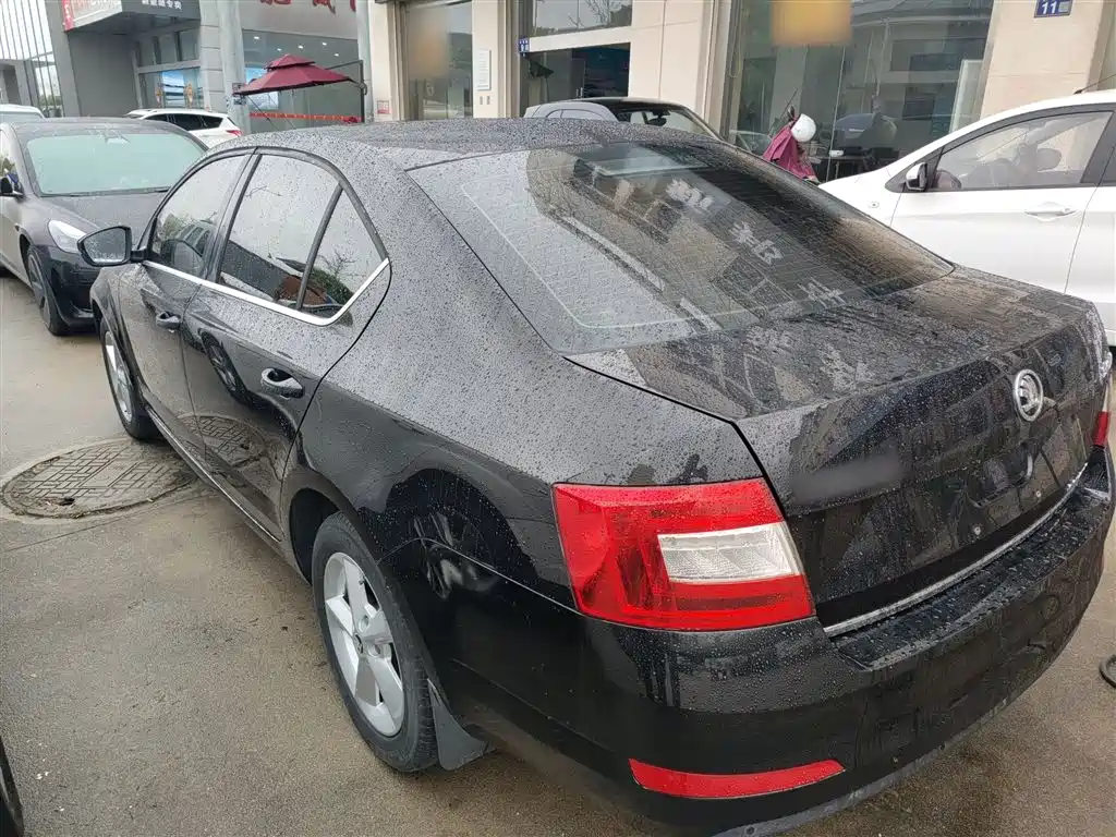 Skoda Octavia 2015 1.6L MT