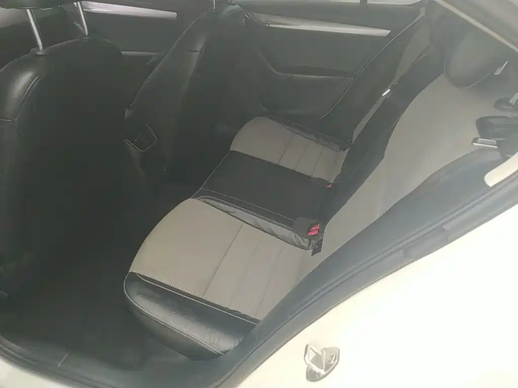 Skoda Octavia — миниатюра 17