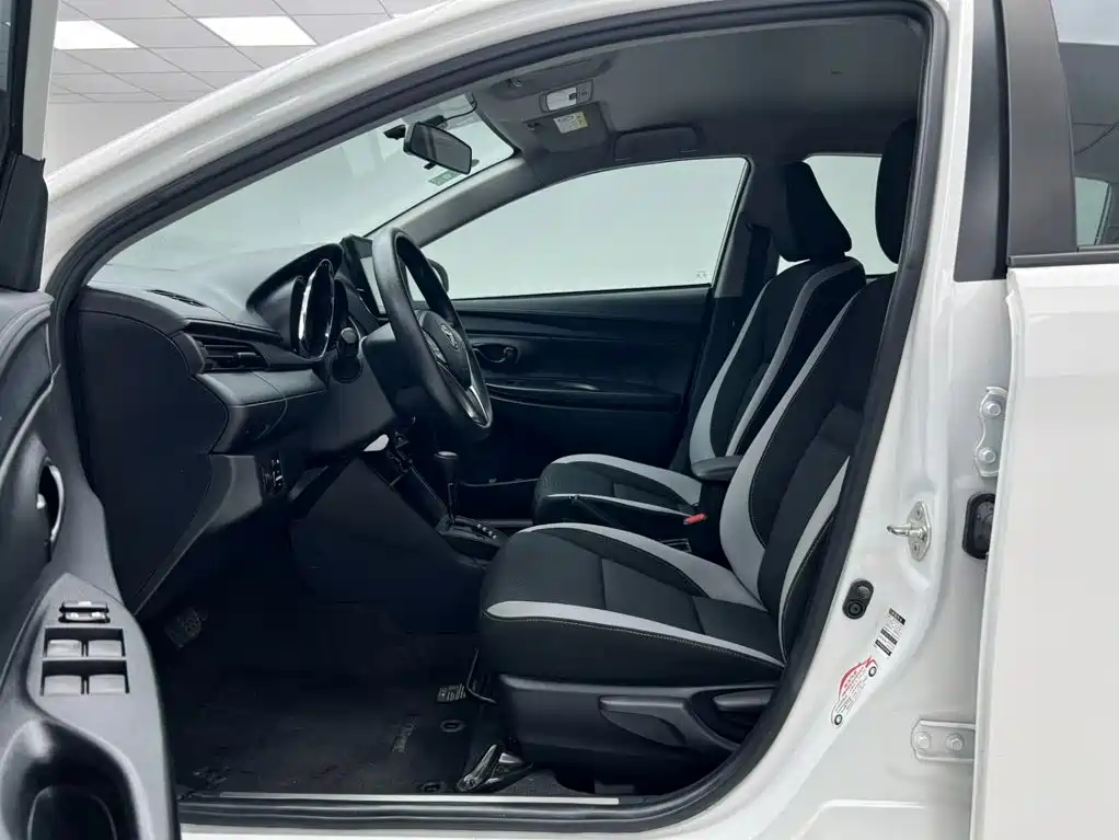 Toyota Yaris L — миниатюра 6