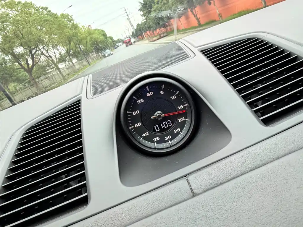 Porsche Cayenne — миниатюра 16