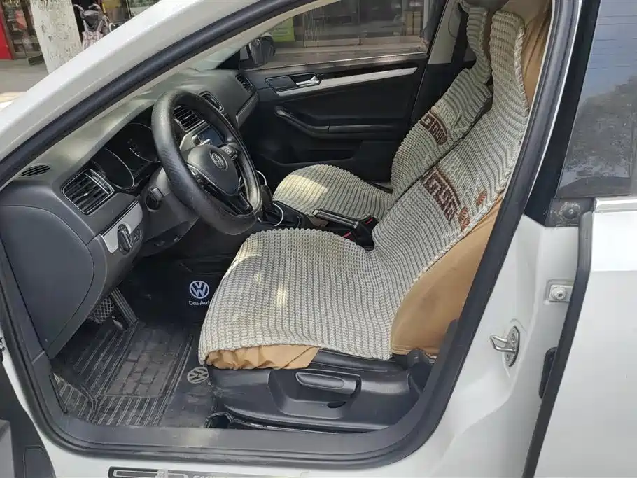 Volkswagen Sagitar 2018 1.6L AT Comfort