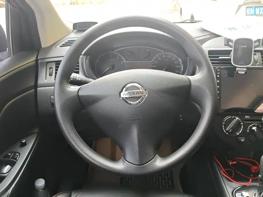 Nissan Tiida — миниатюра 12