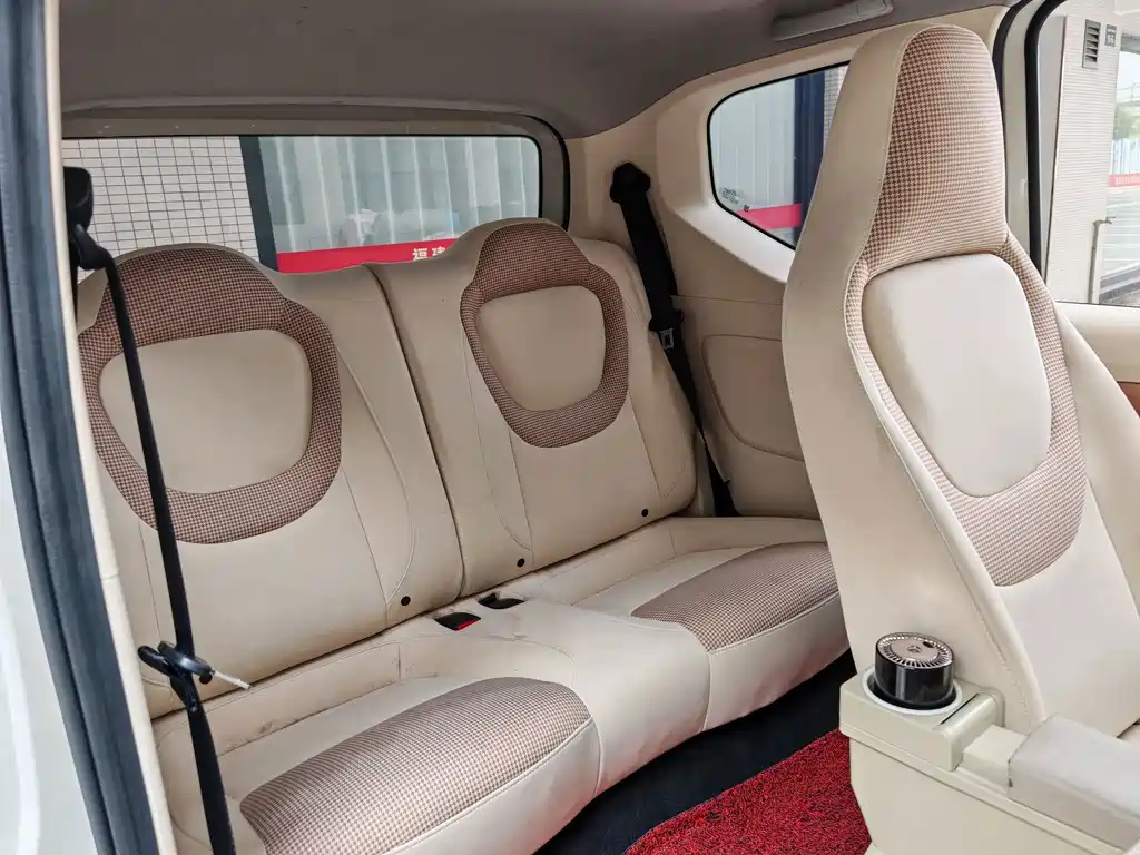 Wuling MINIEV — миниатюра 10