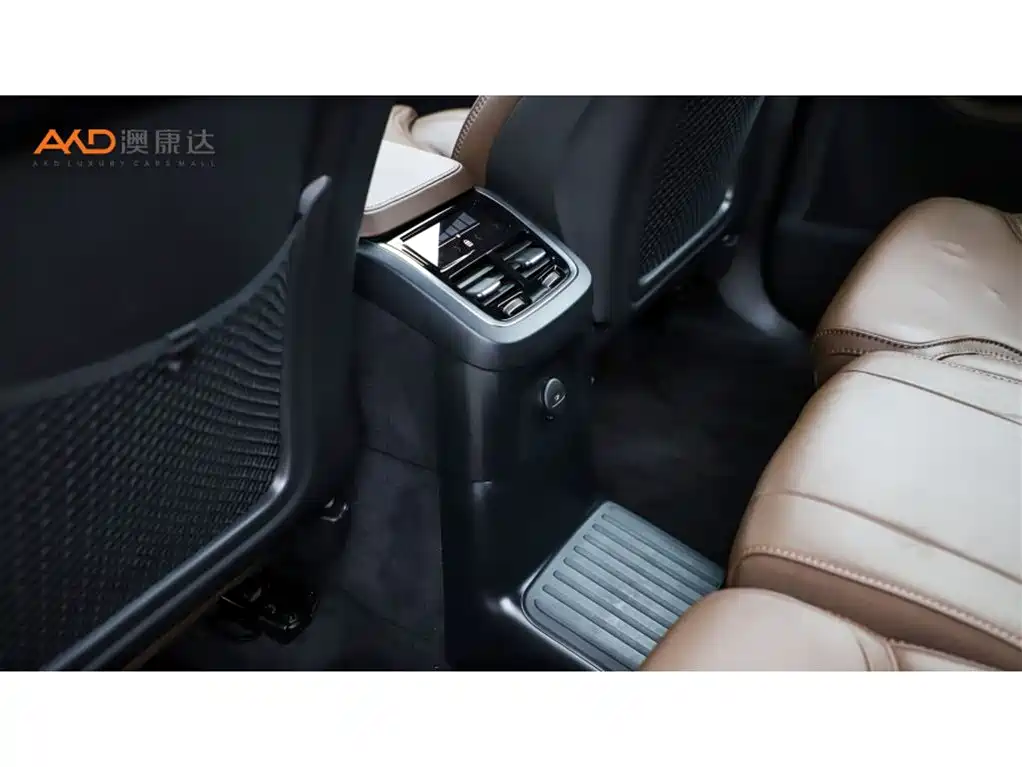 Volvo XC90 PHEV — миниатюра 9