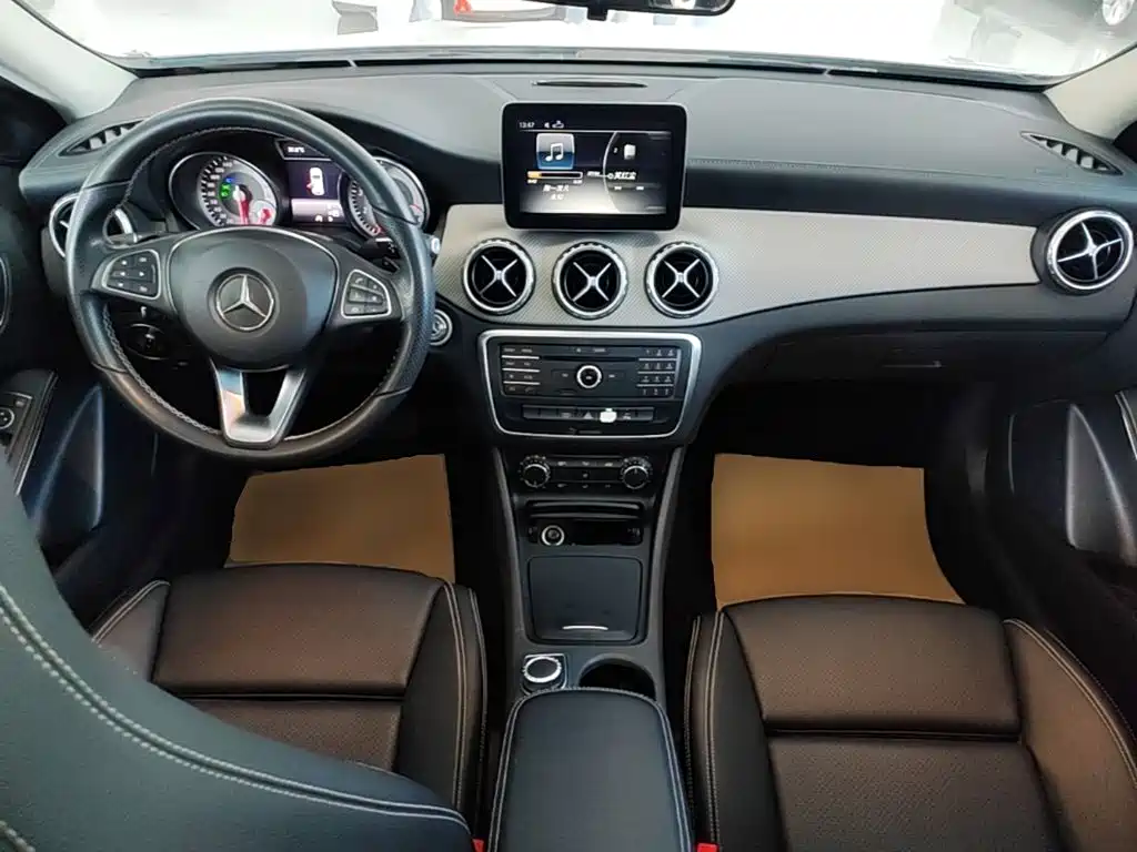 Mercedes-Benz GLA — миниатюра 10