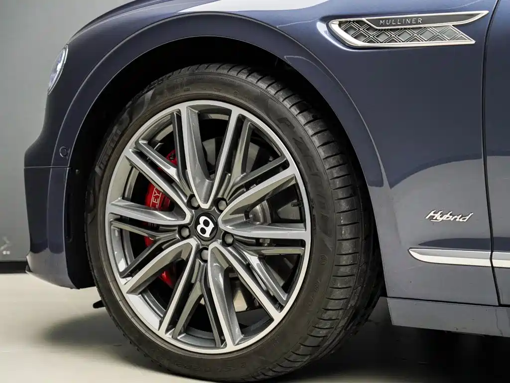 Bentley Flying Spur PHEV — миниатюра 6