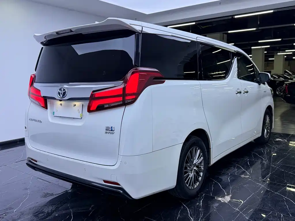 Toyota Alphard — миниатюра 16