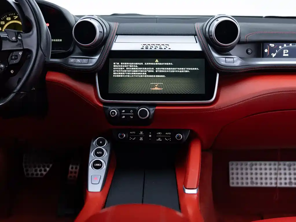 Ferrari GTC4Lusso - фото 16