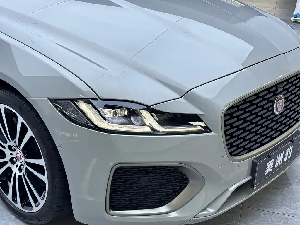 Jaguar XFL — миниатюра 5