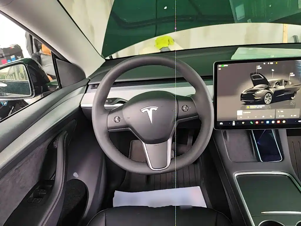 Tesla Model Y — миниатюра 11