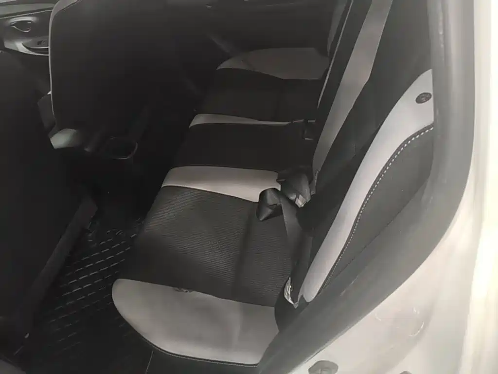 Toyota Yaris L — миниатюра 17