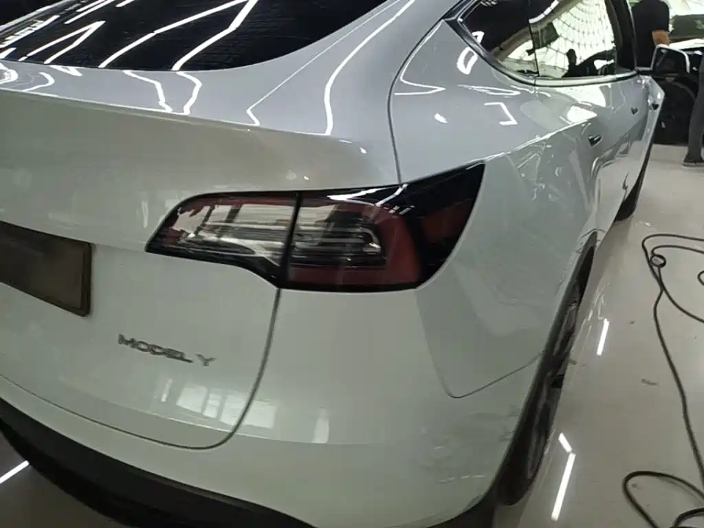 Tesla Model Y — миниатюра 8
