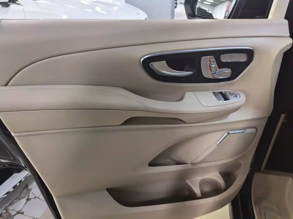 Mercedes-Benz V-Class — миниатюра 12