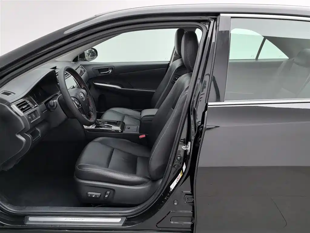 Toyota Camry 2016 2.0G Lead