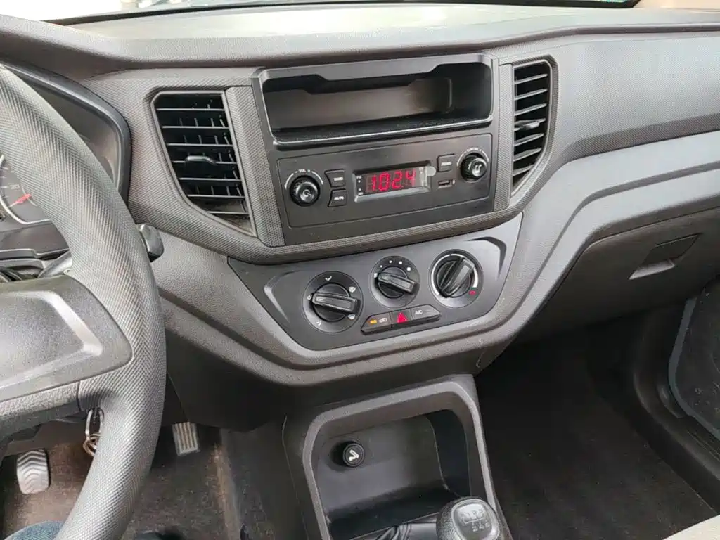 Wuling Hongguang V — миниатюра 13