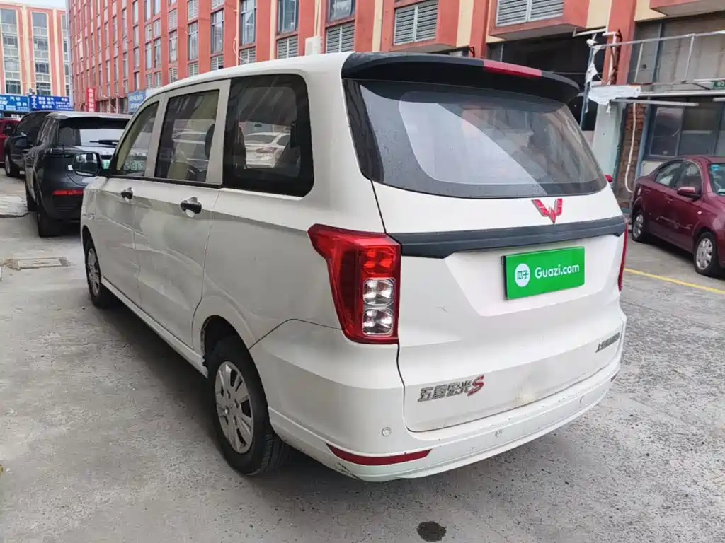 Wuling Hongguang — миниатюра 5