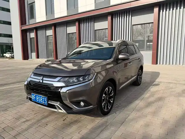 MITSUBISHI OUTLANDER