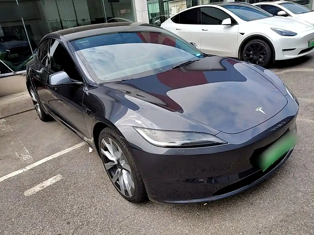 Tesla Model 3 — миниатюра 4