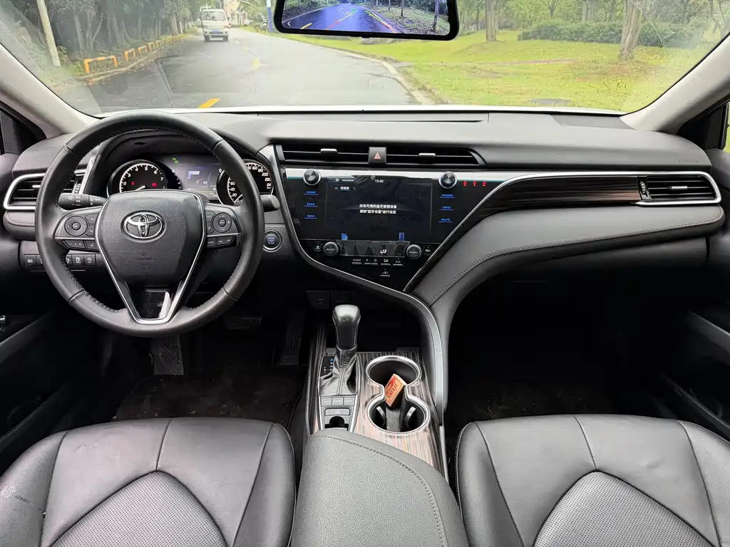 Toyota Camry — миниатюра 5