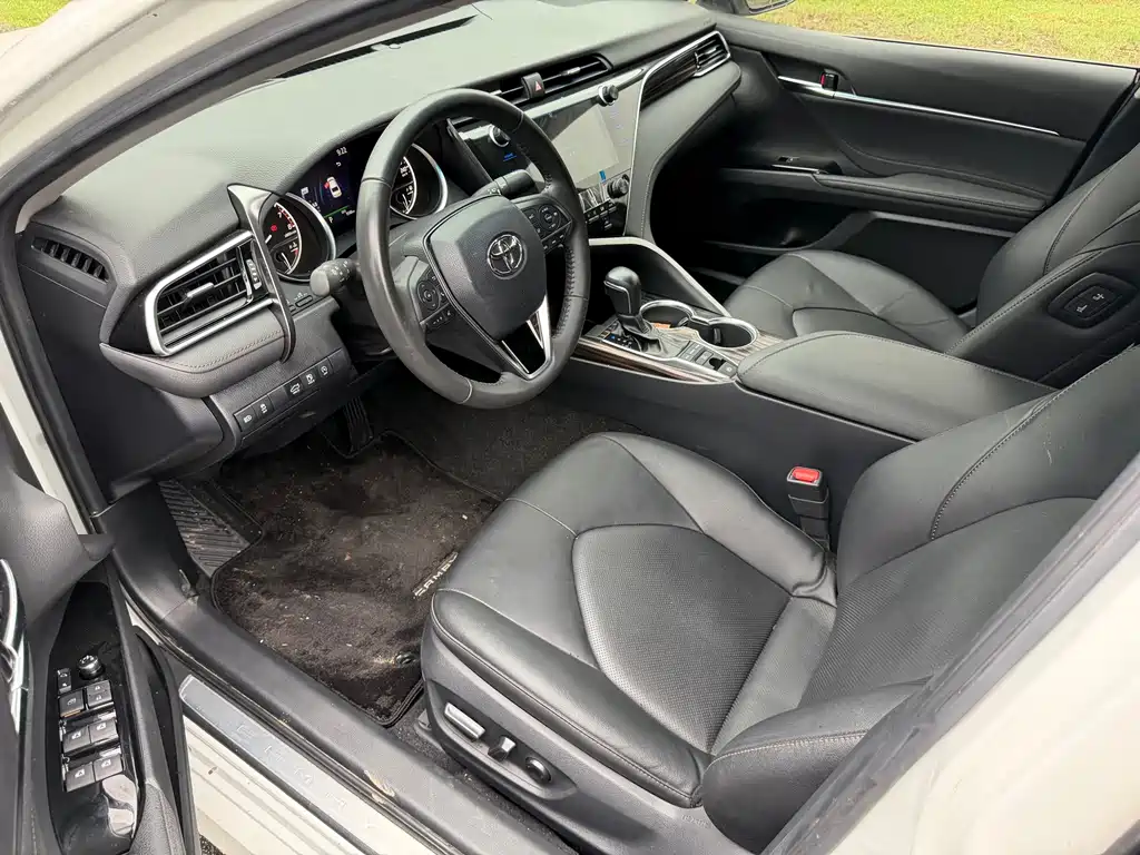 Toyota Camry — миниатюра 3