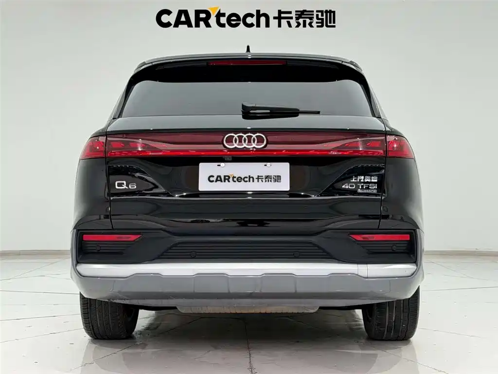 AUDI Q6