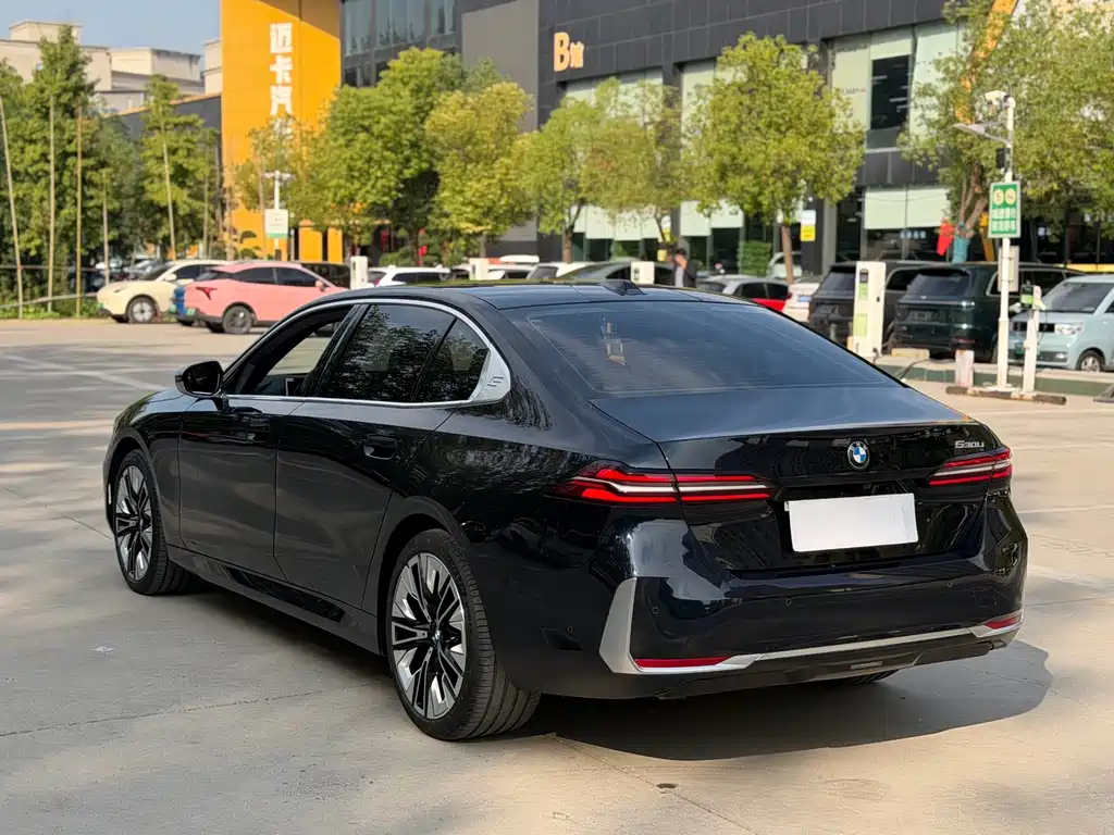 BMW 5 Series — миниатюра 4