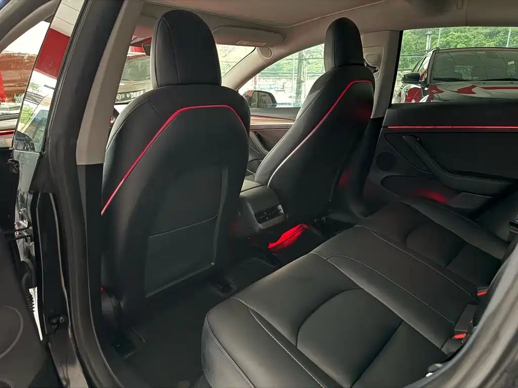 Tesla Model 3 — миниатюра 9