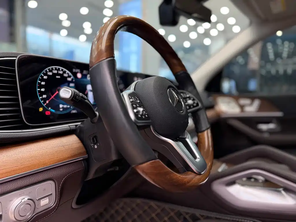 Mercedes-Benz GLS — миниатюра 13