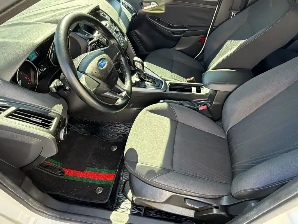 Ford Focus — миниатюра 7