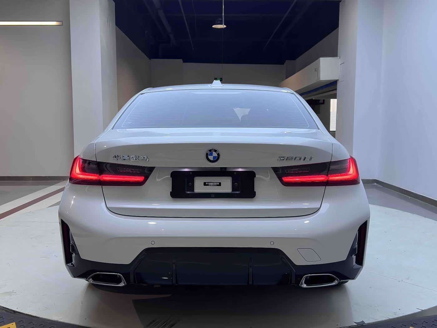 BMW 3 Series 2.0 л 2023 г. Белый, пробег 33000 км