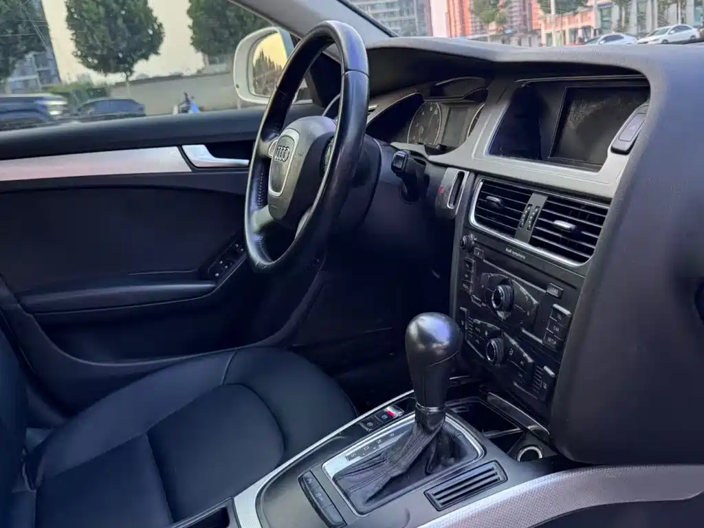Audi A4L 2012 2.0 TFSI AT
