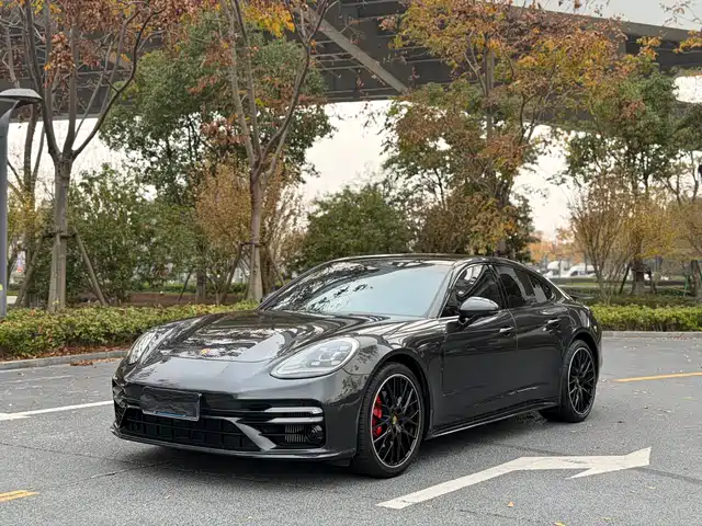 PORSCHE PANAMERA