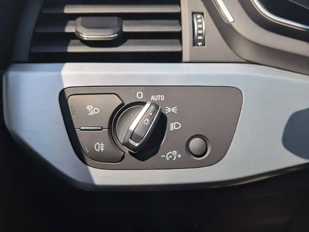 Audi A4L — миниатюра 11