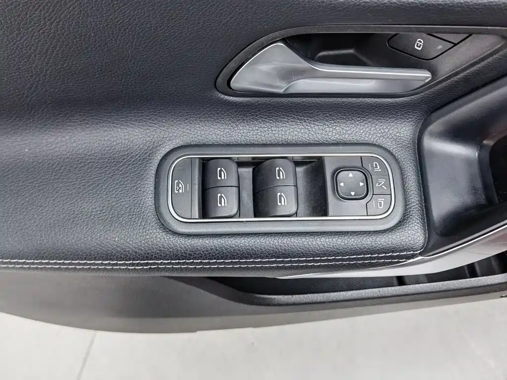 Mercedes-Benz A-Class — миниатюра 9
