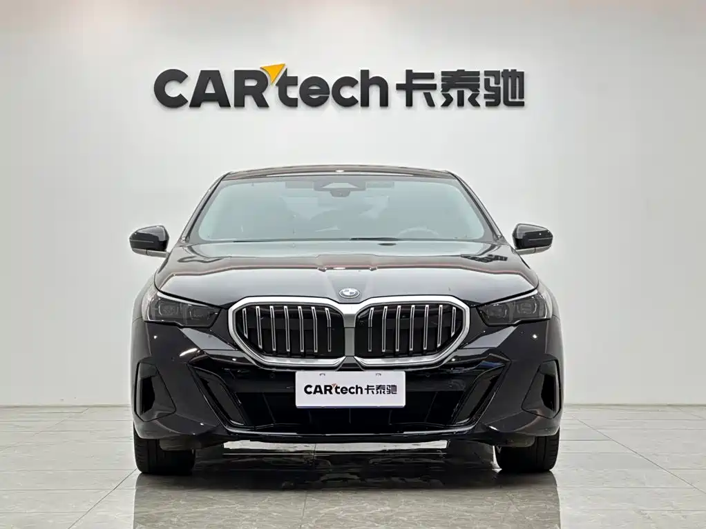 BMW 5 Series — миниатюра 7