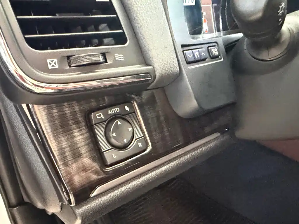Toyota Crown — миниатюра 16