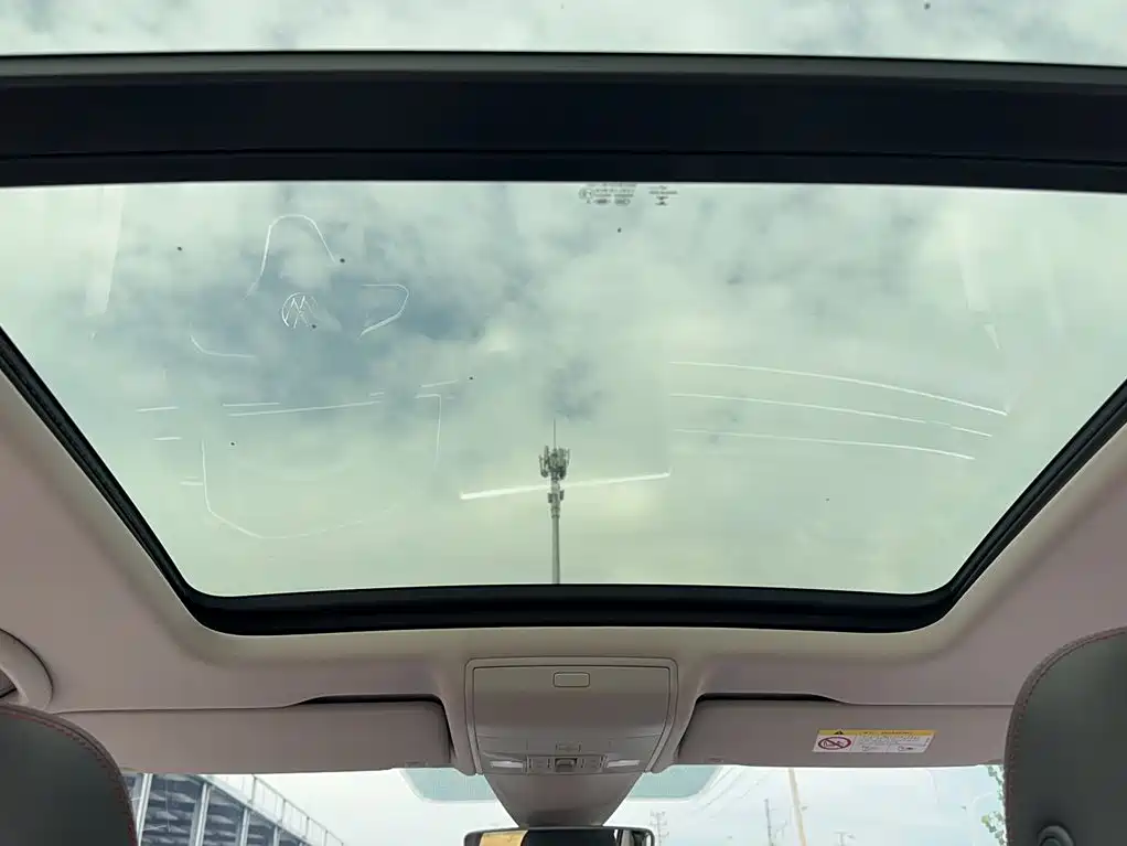 Volkswagen Tiguan L PHEV — миниатюра 6