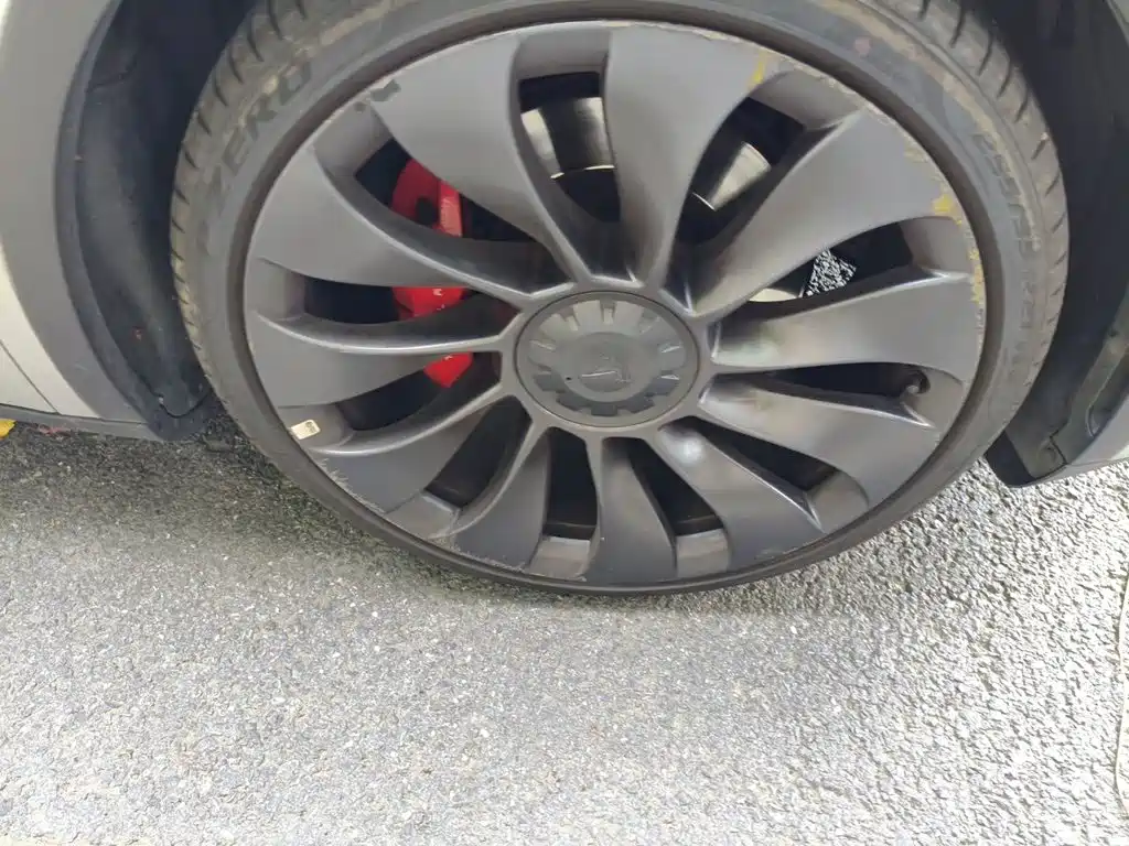 Tesla Model Y — миниатюра 8