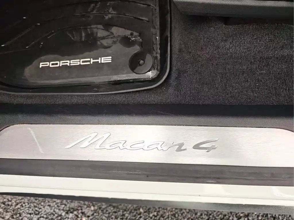 Porsche Macan EV — миниатюра 16