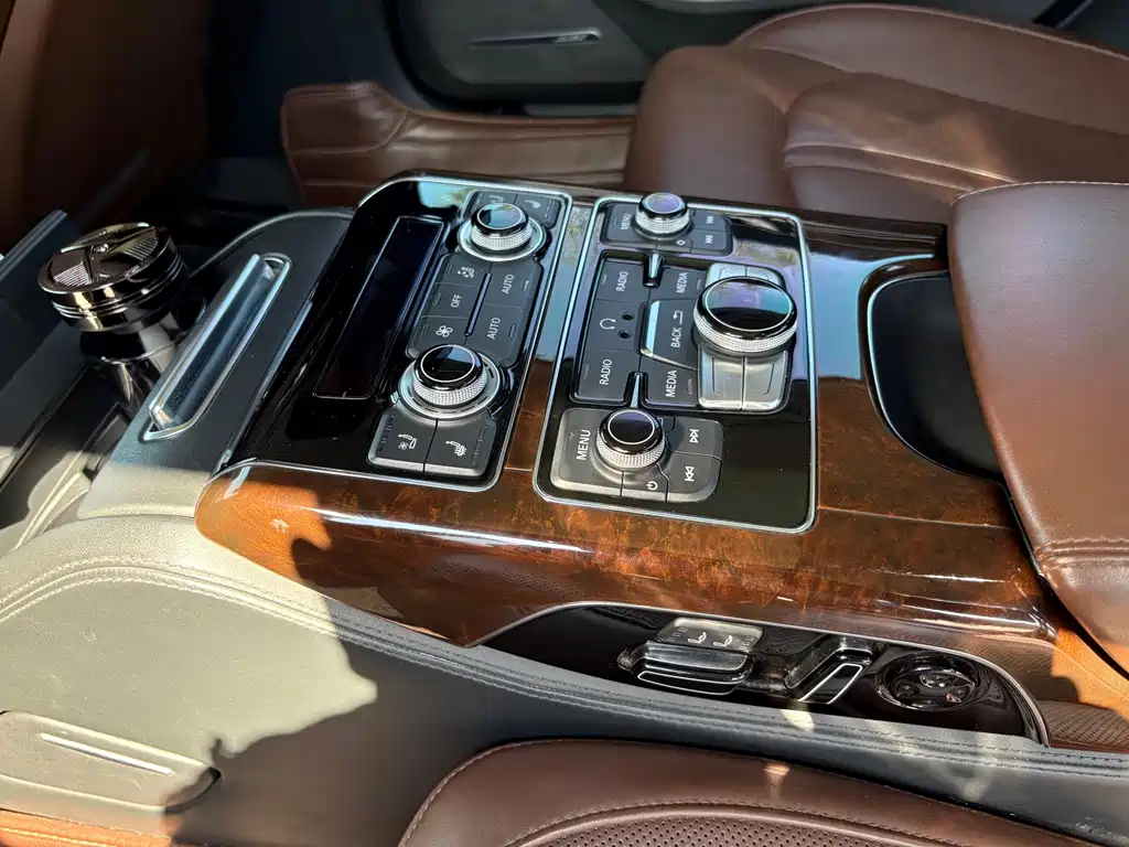 Audi A8 — миниатюра 8