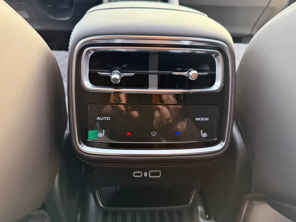 Geely Xingyue L Oriental Brilliance 2.0TD Auto Moon Gaze Edition, фото 20