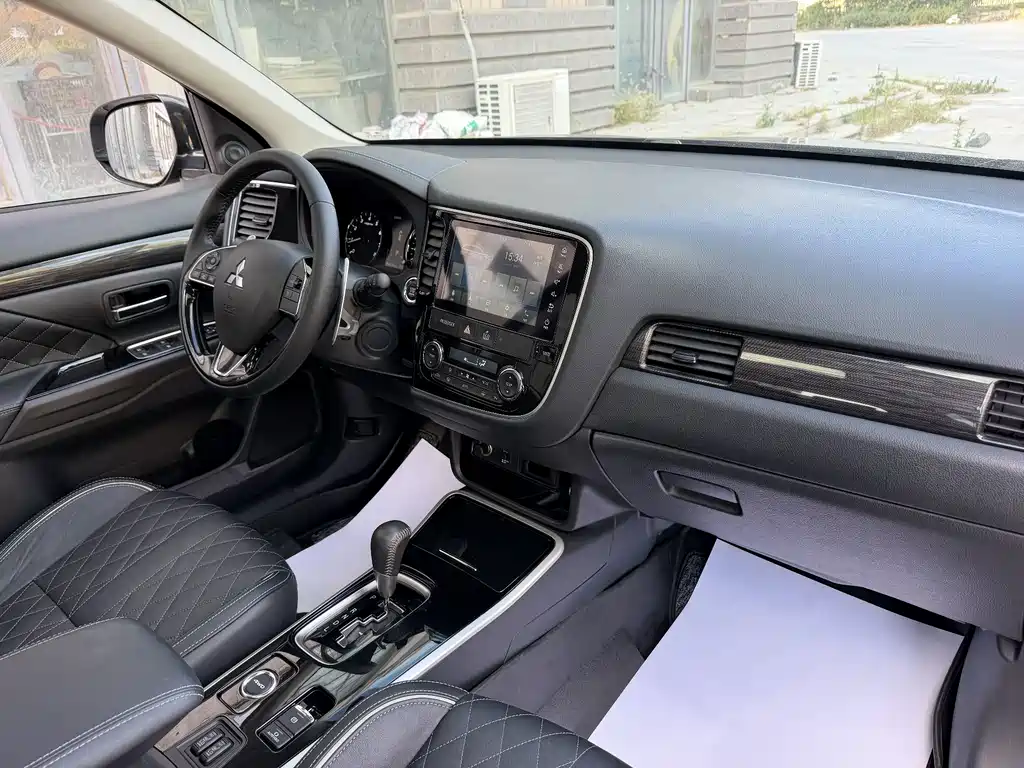 Mitsubishi Outlander — миниатюра 7