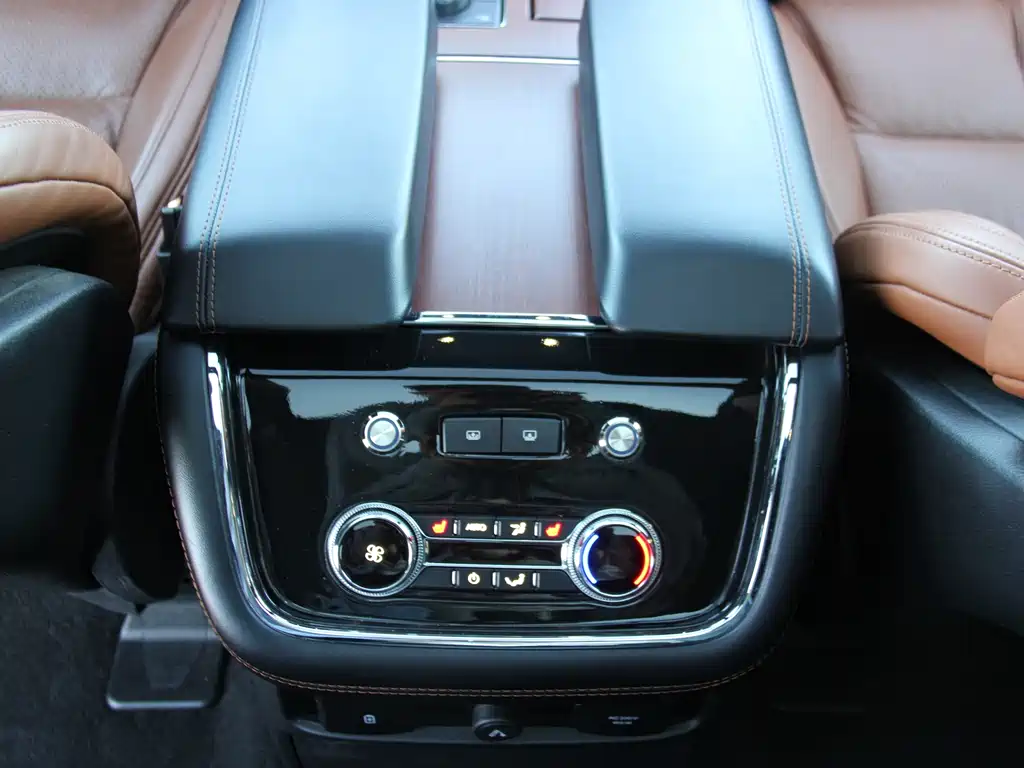 Lincoln Navigator — миниатюра 22