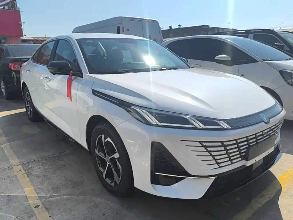 Changan Eado — миниатюра 4
