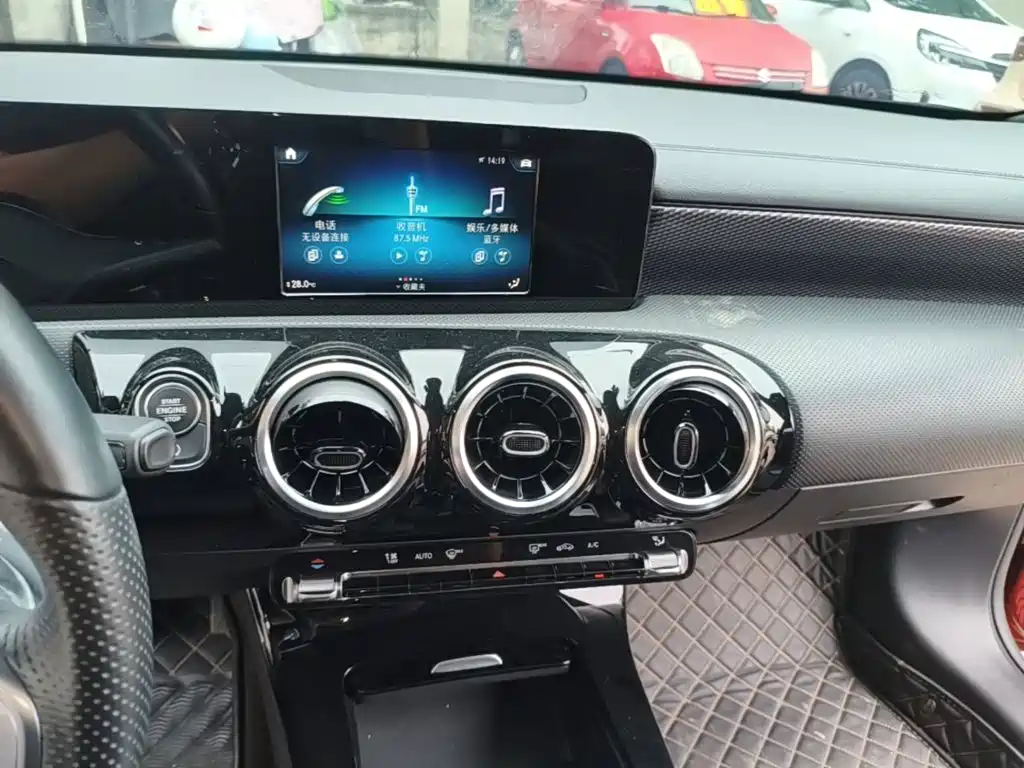 Mercedes-Benz A-Class — миниатюра 13
