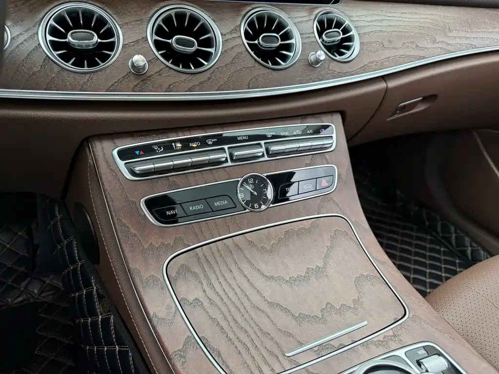Mercedes-Benz E-Class — миниатюра 15